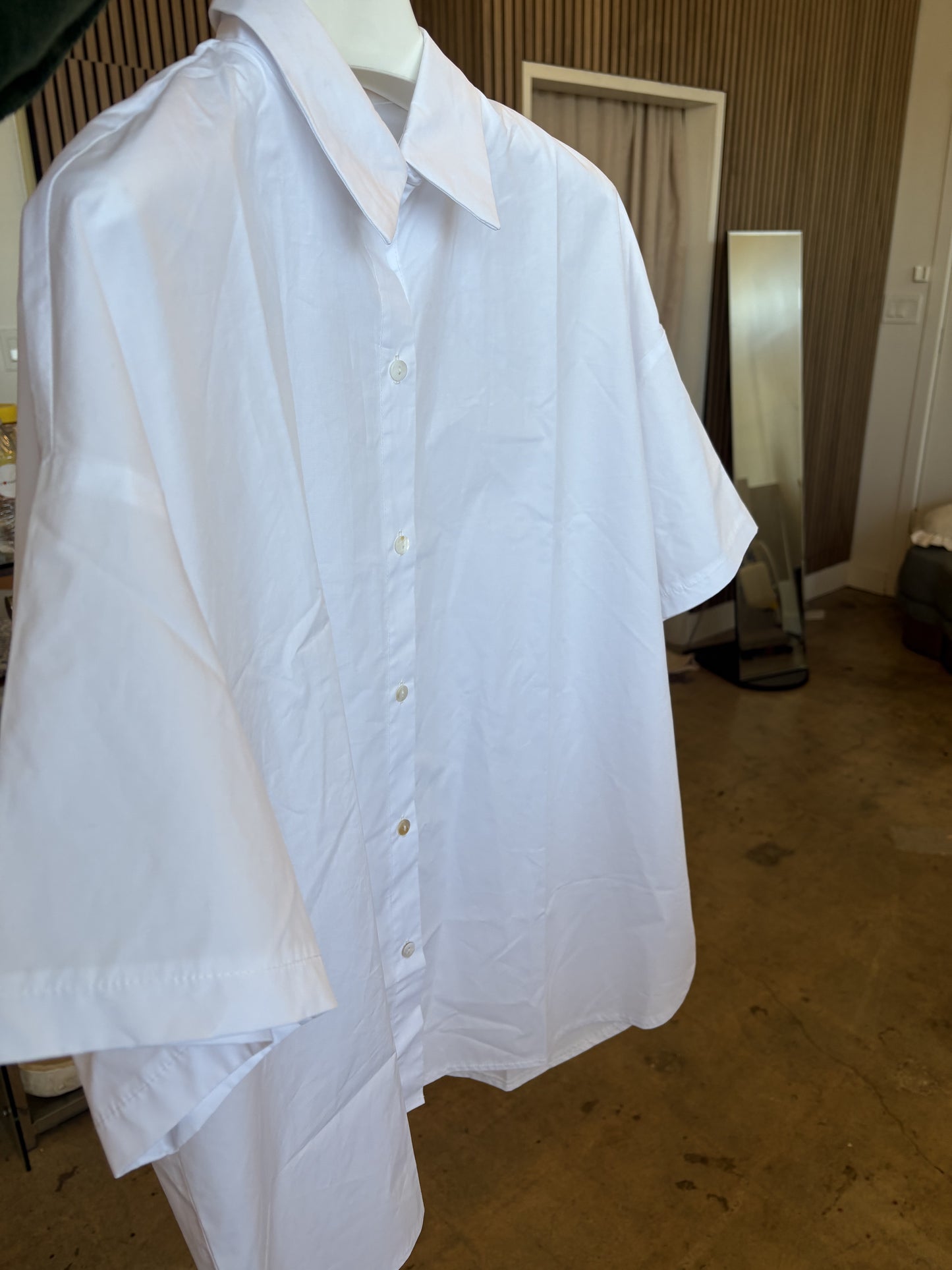 HAMPTON White Button up