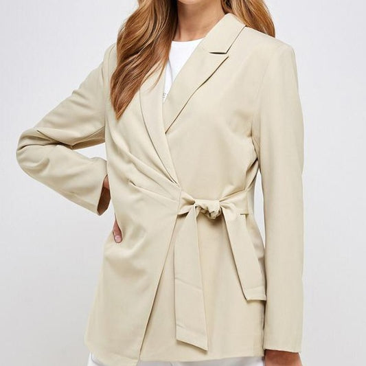 MONDAY MEETING | CREAM BLAZER